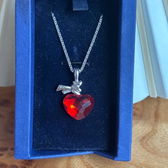 Swarovski Ties of Love pendant necklace with a red heart-shaped crystal. - Picture 4 of 11